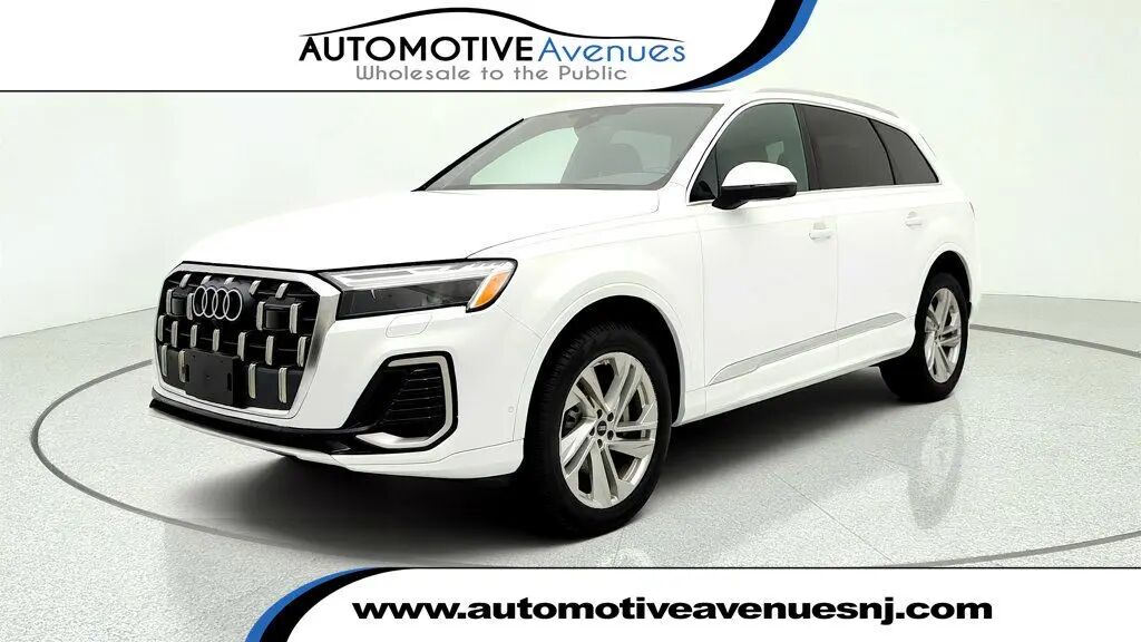 2025 Audi Q7 quattro Premium Plus 55 TFSI — photo 1 of 13