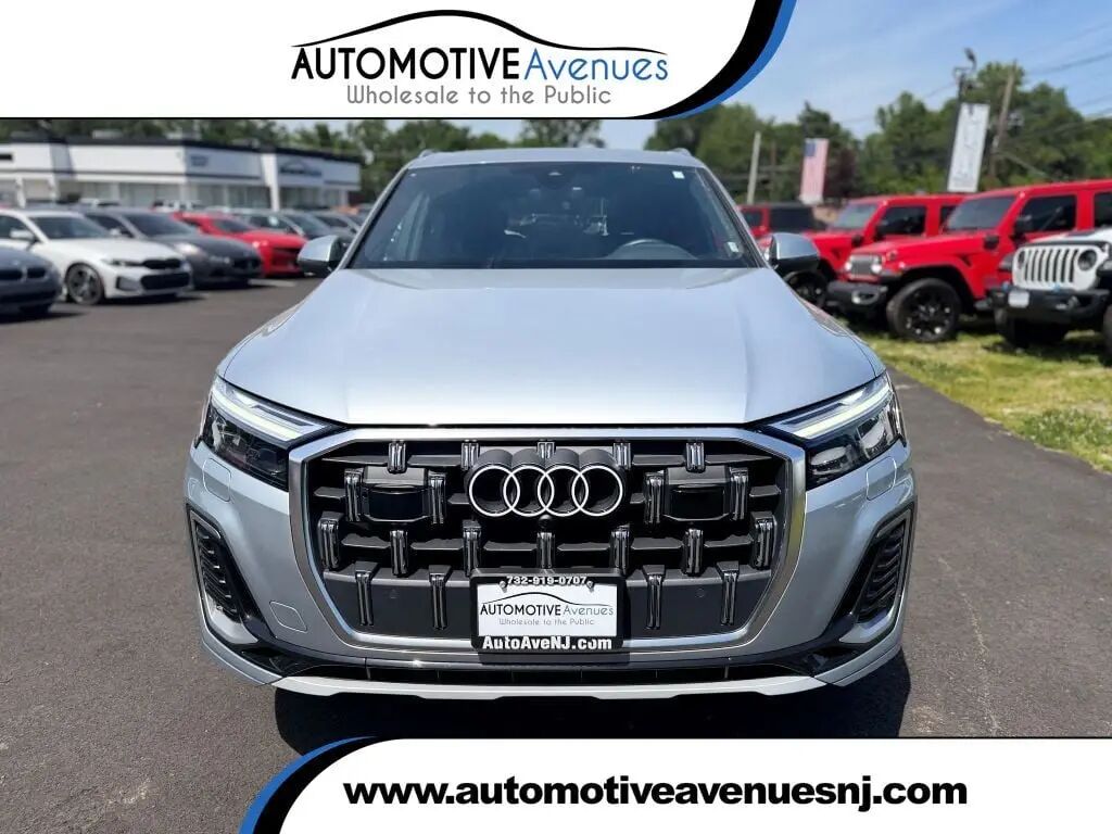 2025 Audi Q7 quattro Premium Plus 55 TFSI — photo 1 of 13