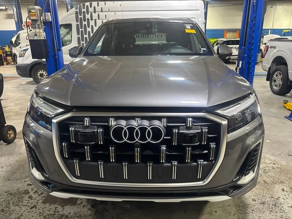 2025 Audi Q7 quattro Premium Plus 55 TFSI — photo 1 of 4
