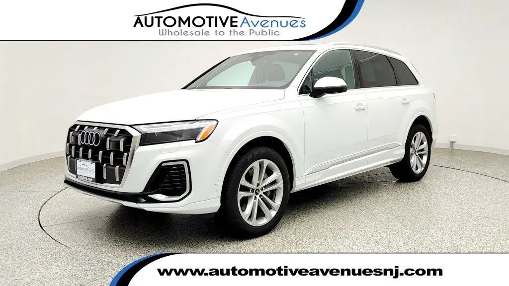 2025 Audi Q7 quattro Premium Plus 55 TFSI — photo 1 of 13