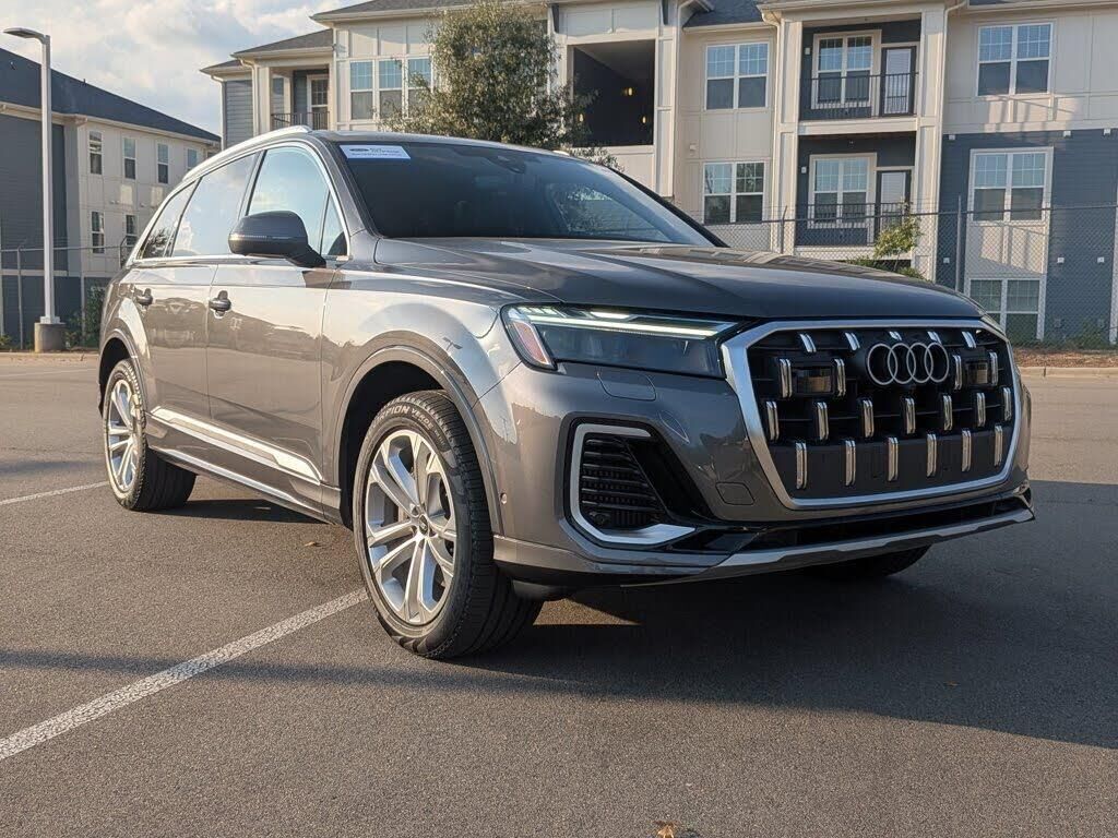 2025 Audi Q7 quattro Premium Plus 55 TFSI — photo 1 of 1
