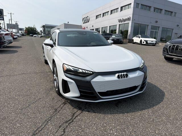 2024 Audi e-tron GT quattro Premium Plus