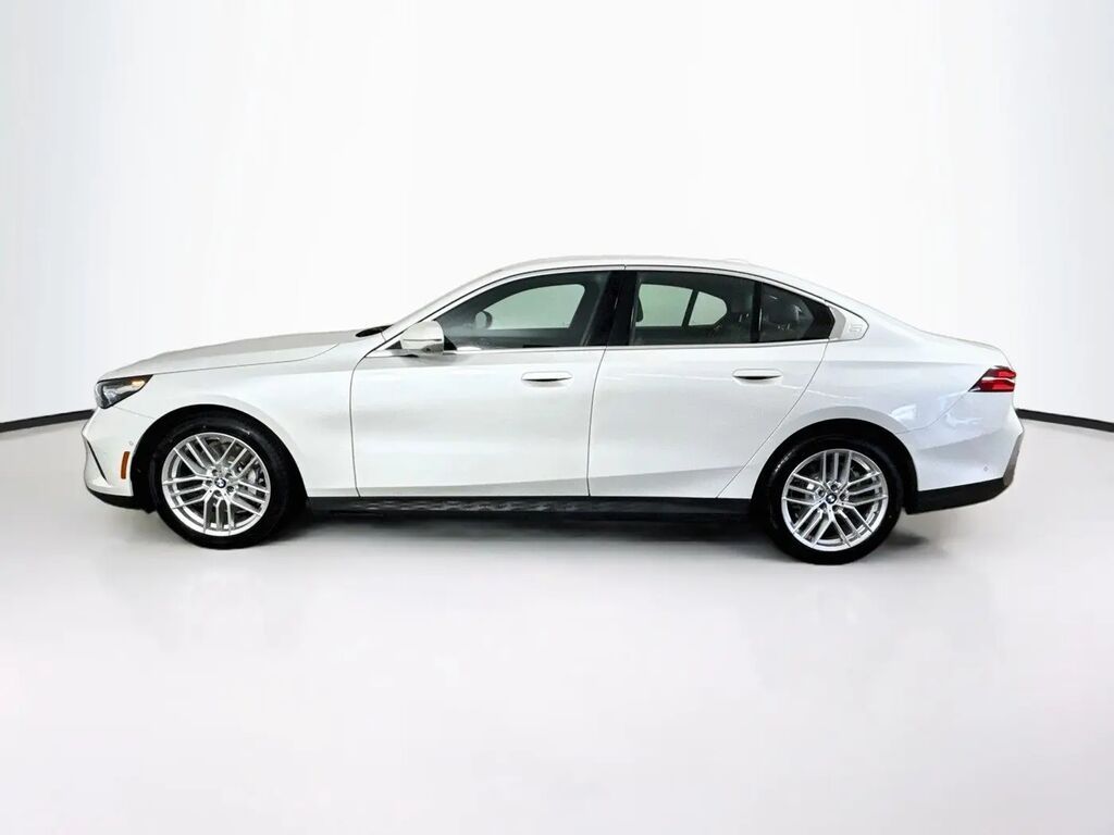 2025 BMW 5 Series 530i — photo 1 of 13