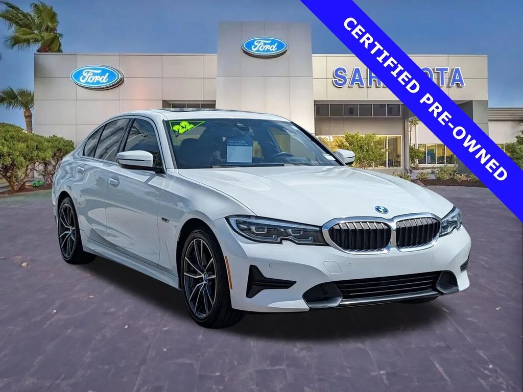 2022 BMW 3 Series 330e — photo 1 of 13