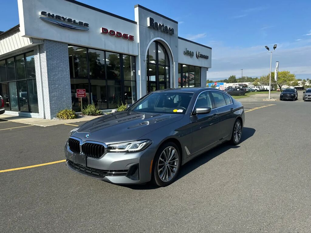 2022 BMW 5 Series 540i xDrive — photo 1 of 10