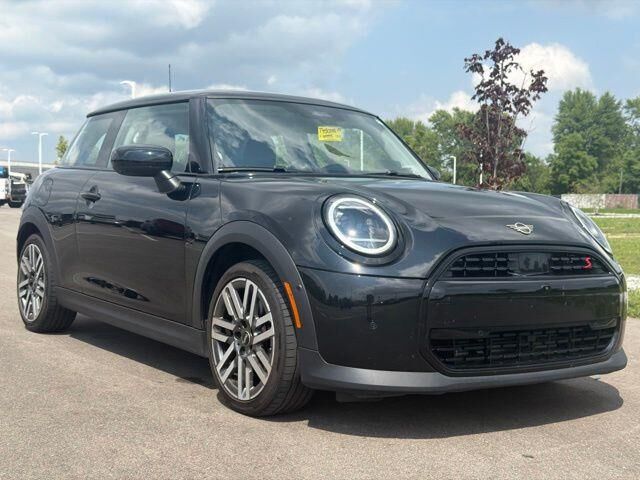 2025 MINI Hardtop 2 Door Cooper S Signature Trim — photo 1 of 13