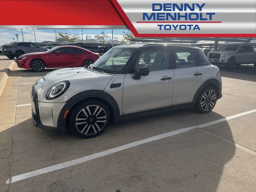 2022 MINI Hardtop 4 Door — photo 1 of 2