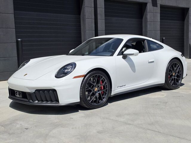 2025 Porsche 911 Carrera 4 GTS