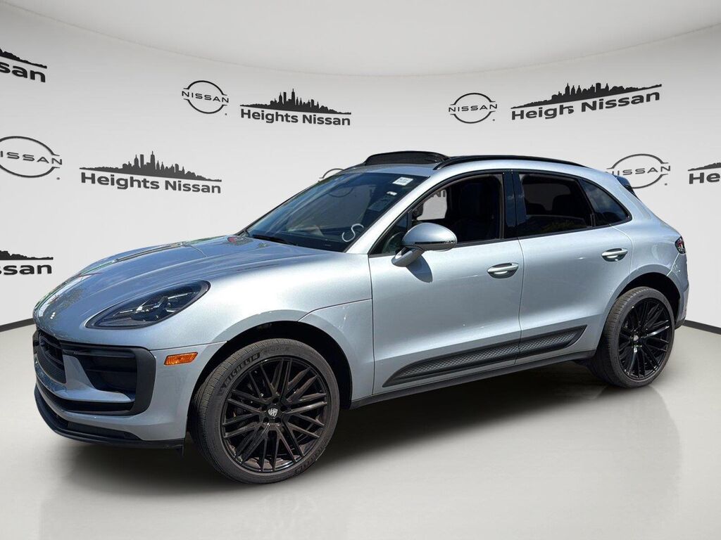 2024 Porsche Macan Base — photo 1 of 13