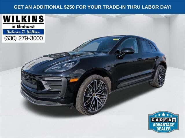2022 Porsche Macan Base — photo 1 of 13
