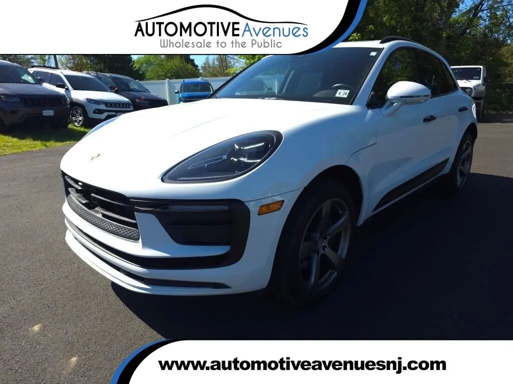 2023 Porsche Macan T — photo 1 of 13