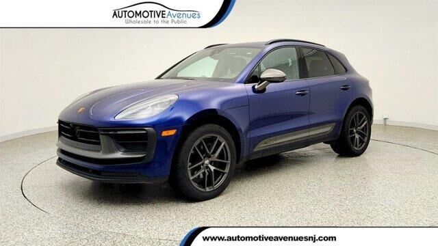 2023 Porsche Macan T — photo 1 of 13
