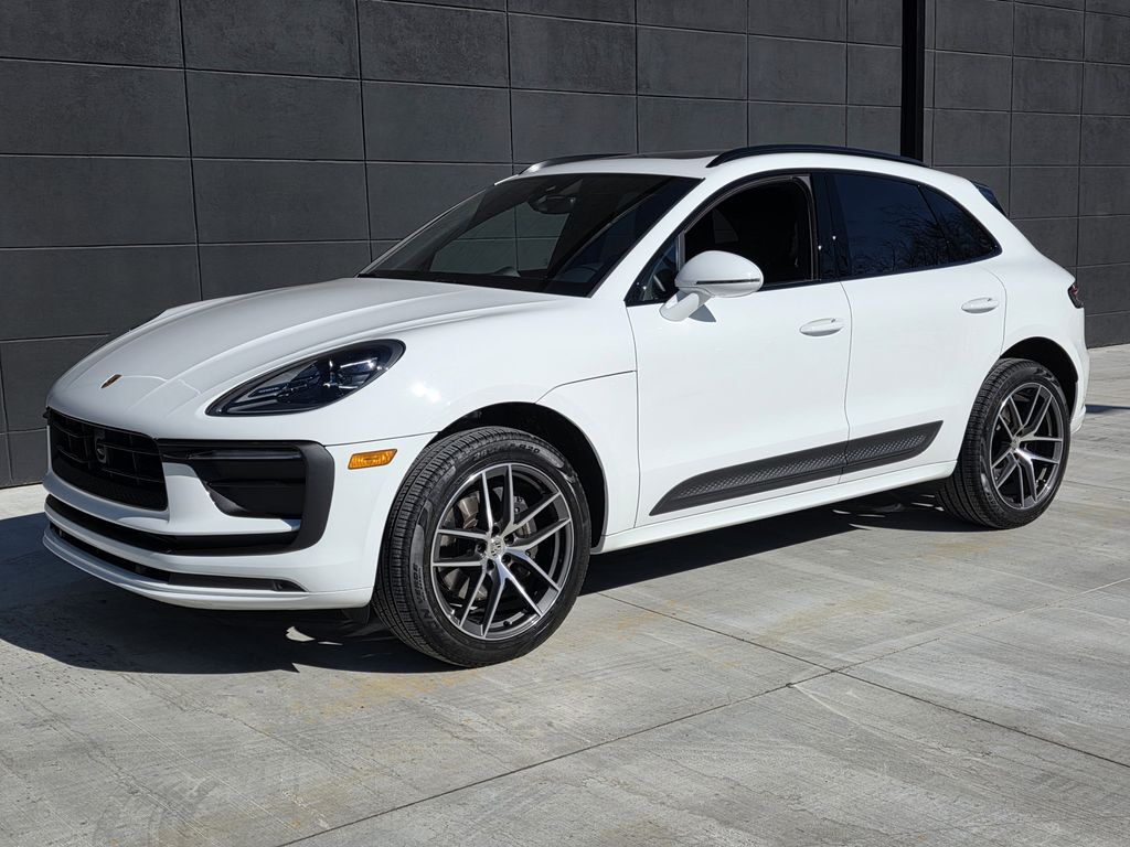 2026 Porsche Macan — photo 1 of 13