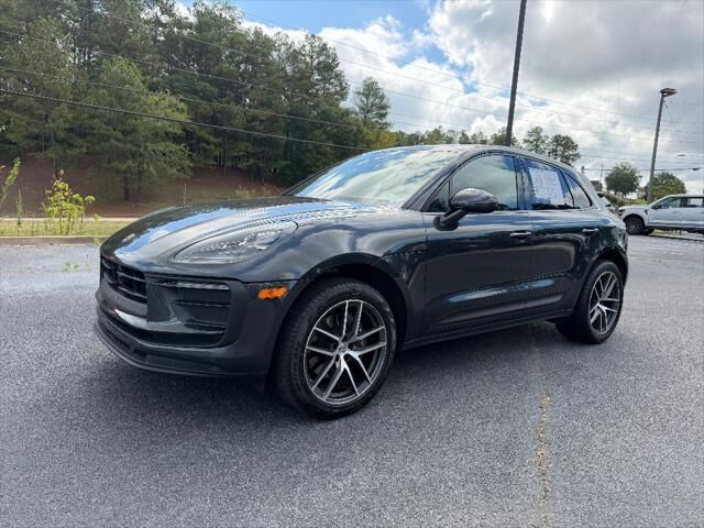 2025 Porsche Macan T — photo 1 of 13