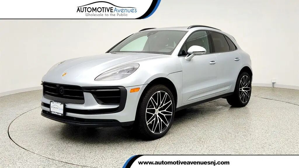 2025 Porsche Macan T