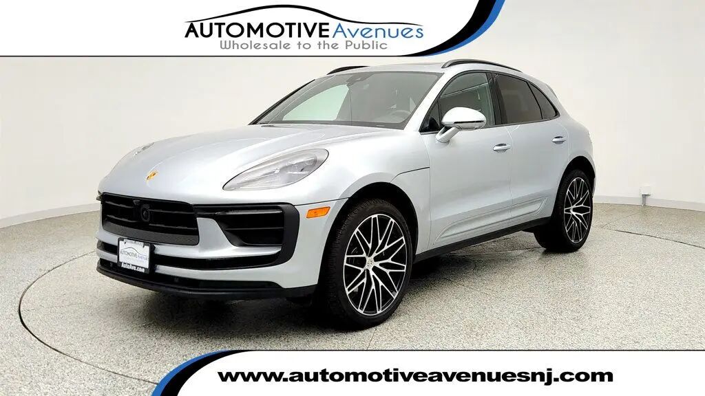 2025 Porsche Macan T — photo 1 of 13