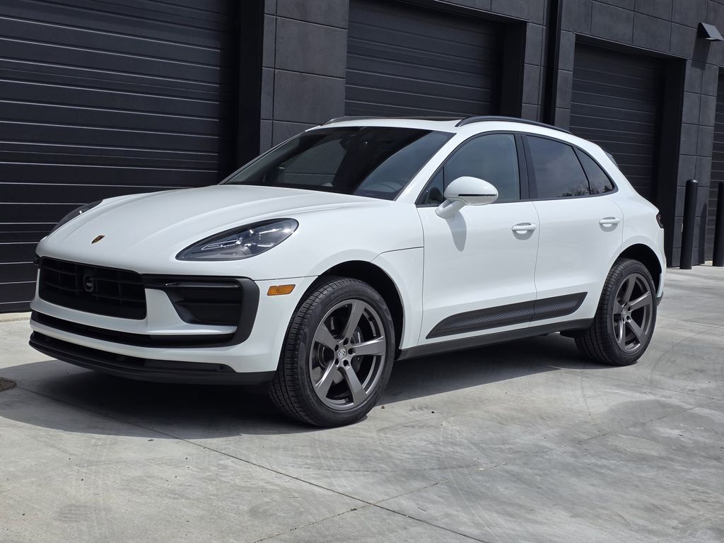 2026 Porsche Macan — photo 1 of 13