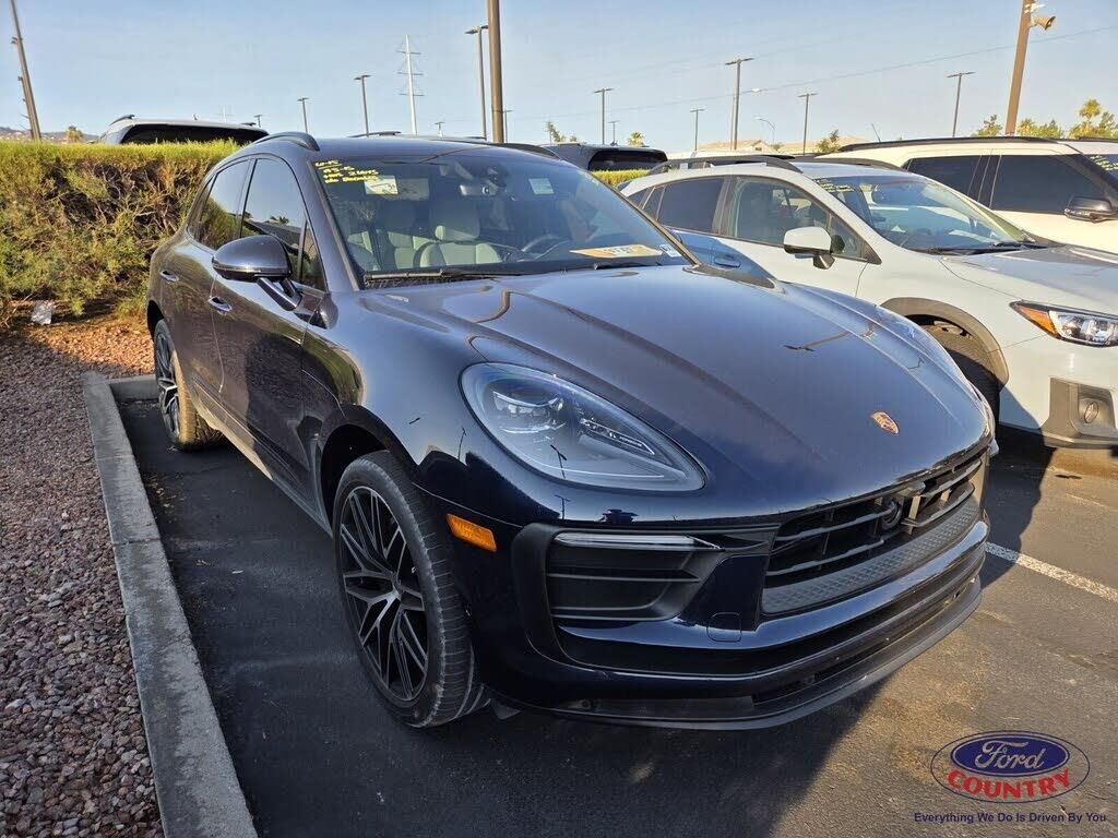 2022 Porsche Macan Base
