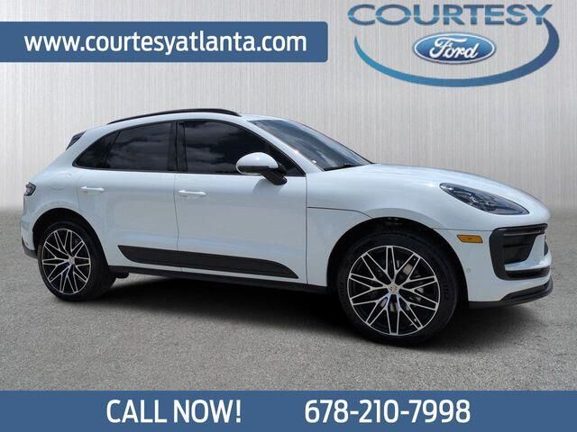 2024 Porsche Macan Base — photo 1 of 13