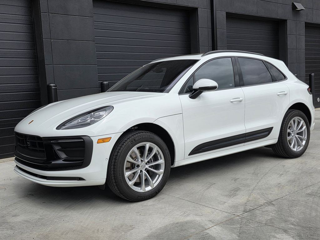 2025 Porsche Macan T — photo 1 of 13