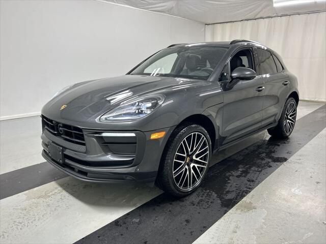 2026 Porsche Macan Base