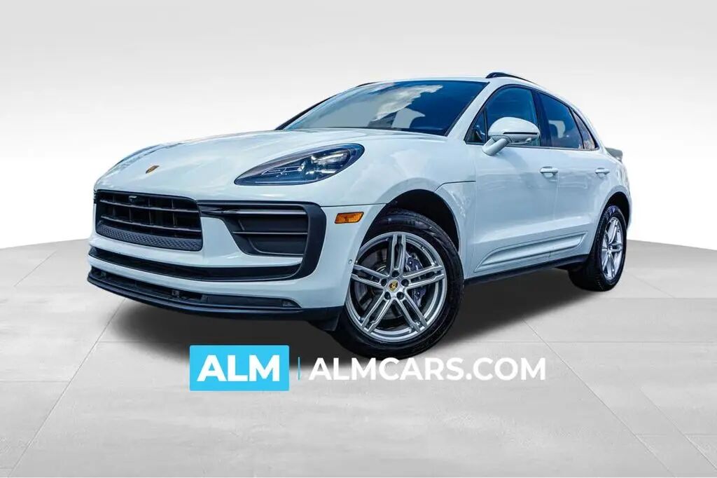 2022 Porsche Macan Base — photo 1 of 11