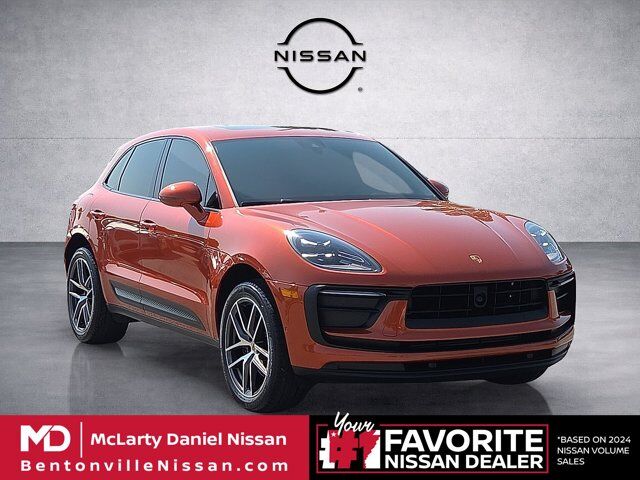 2023 Porsche Macan T — photo 1 of 13