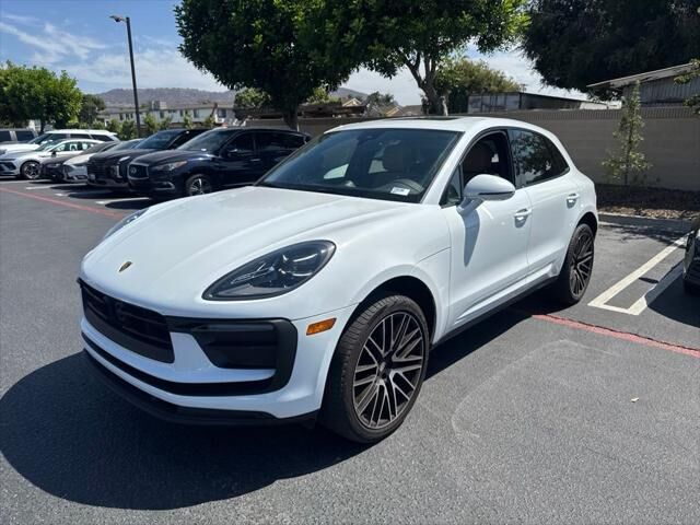 2025 Porsche Macan Base