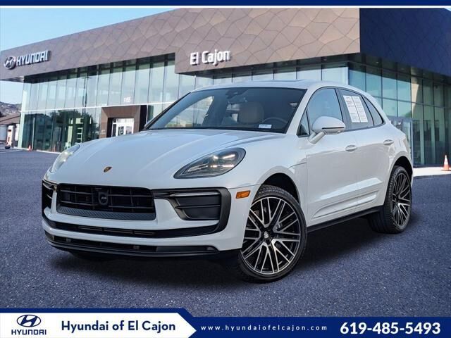 2025 Porsche Macan Base — photo 1 of 13
