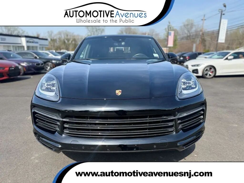2022 Porsche Cayenne Base — photo 1 of 13