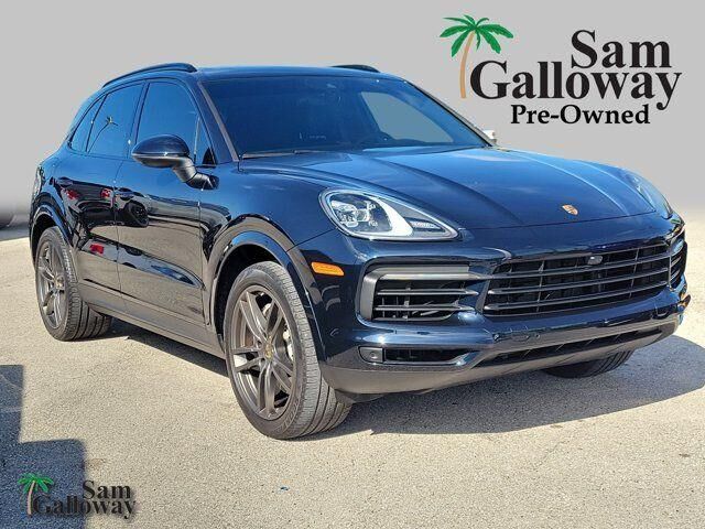 2023 Porsche Cayenne Base — photo 1 of 13