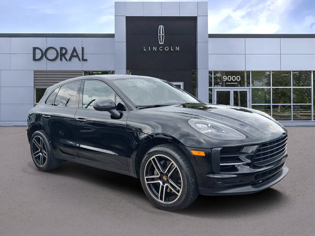2019 Porsche Macan S — photo 1 of 2