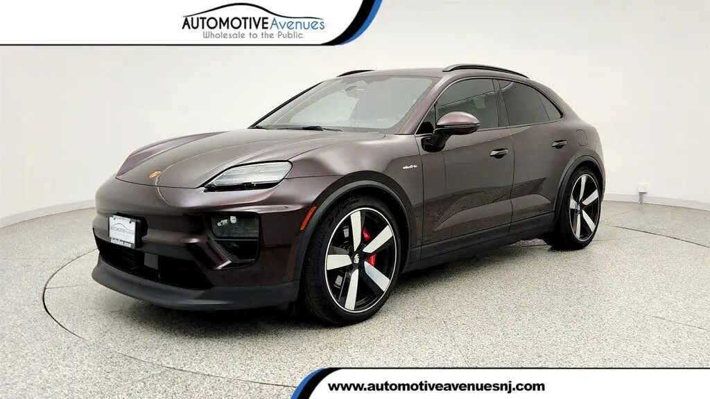 2025 Porsche Macan 4S Electric