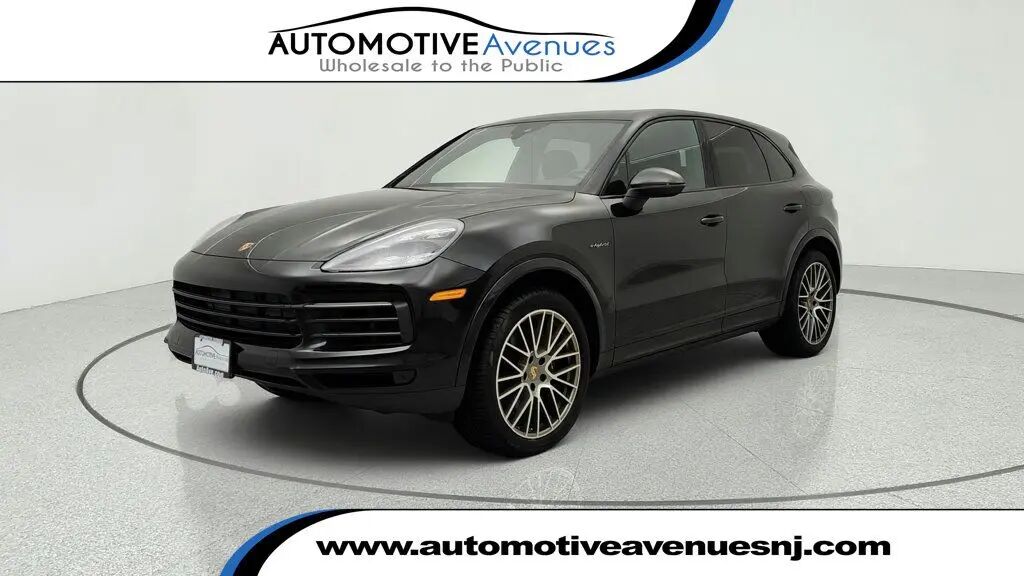 2022 Porsche Cayenne E-Hybrid — photo 1 of 13