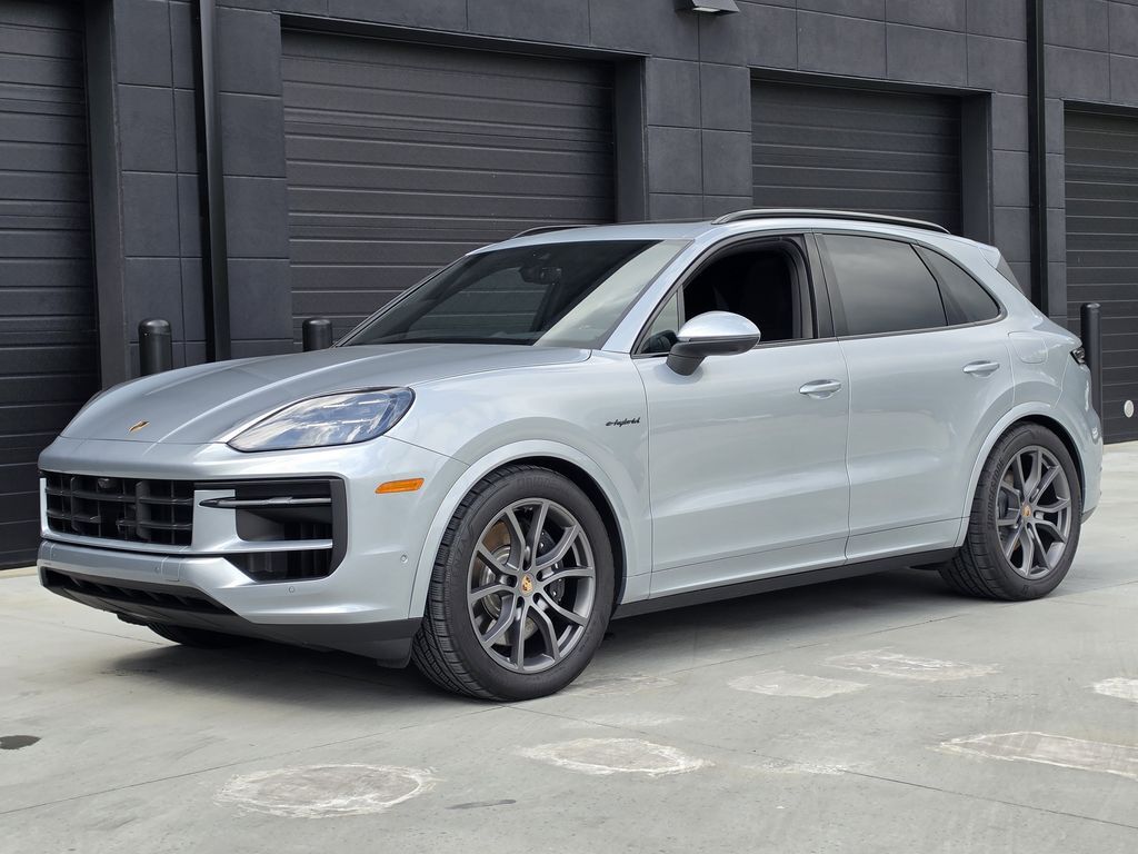 2026 Porsche Cayenne — photo 1 of 13