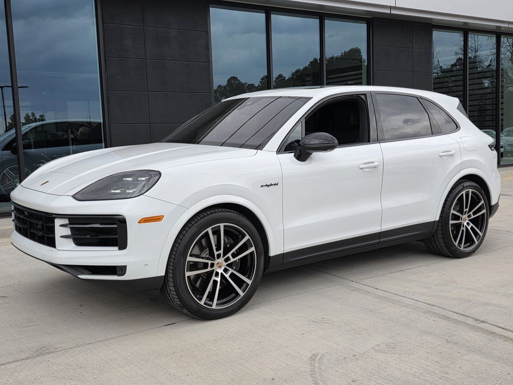 2025 Porsche Cayenne — photo 1 of 13