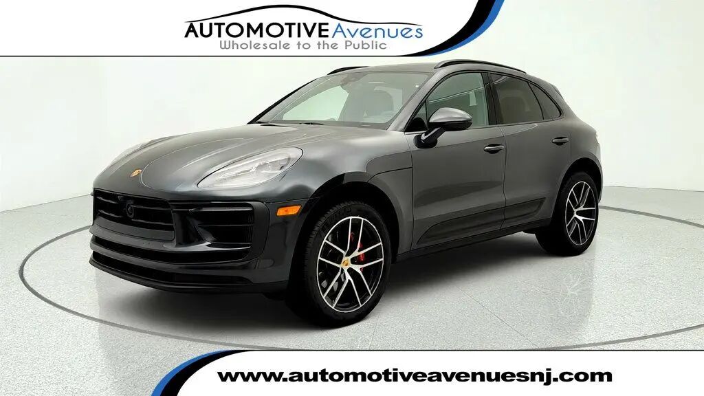 2024 Porsche Macan S — photo 1 of 13
