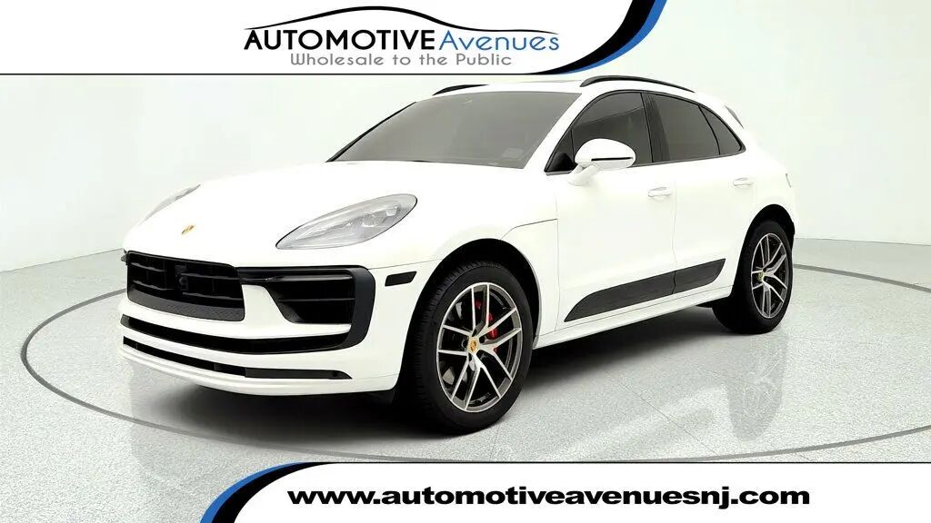 2023 Porsche Macan S — photo 1 of 13