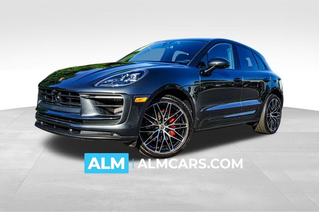 2024 Porsche Macan S — photo 1 of 16