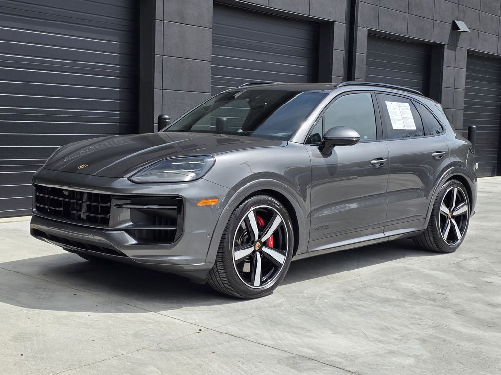 2025 Porsche Cayenne GTS — photo 1 of 13