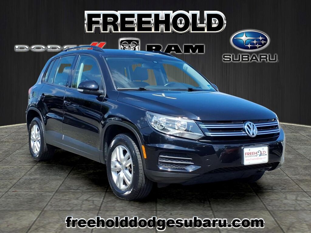 2016 Volkswagen Tiguan S — photo 1 of 13