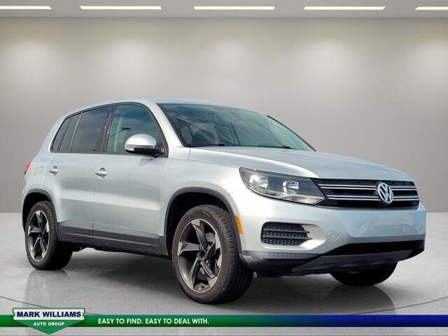 2012 Volkswagen Tiguan S — photo 1 of 10