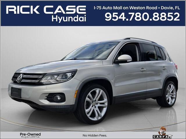 2012 Volkswagen Tiguan SE 4Motion — photo 1 of 3