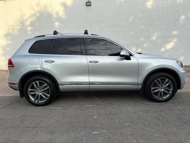 2016 Volkswagen Touareg TDI Sport — photo 1 of 13