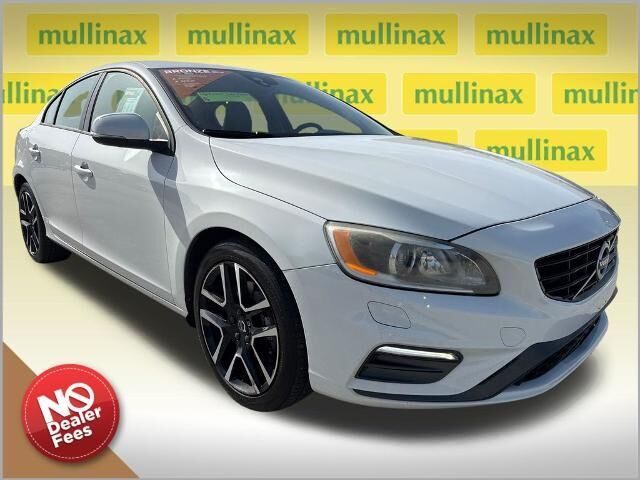 2017 Volvo S60 T5 Dynamic — photo 1 of 10