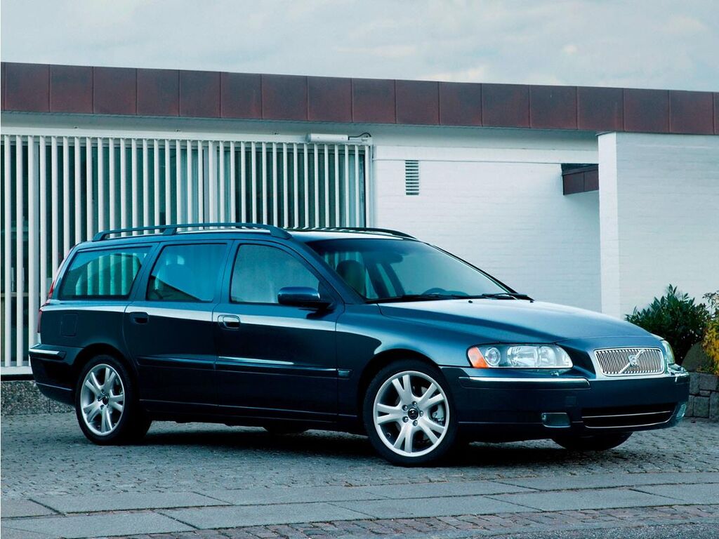 2005 Volvo V70 2.5T — photo 1 of 4