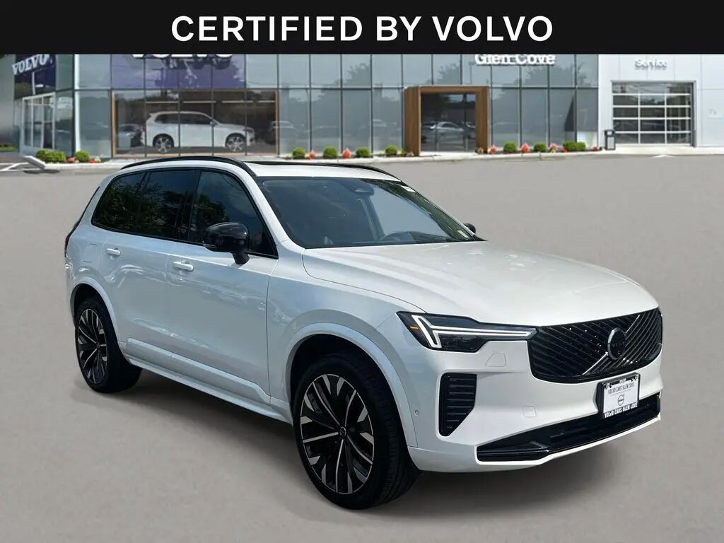 2026 Volvo XC90 B6 Ultra Dark 7P — photo 1 of 13