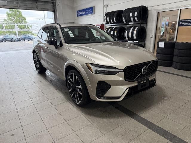 2023 Volvo XC60 B6 Ultimate Dark Theme