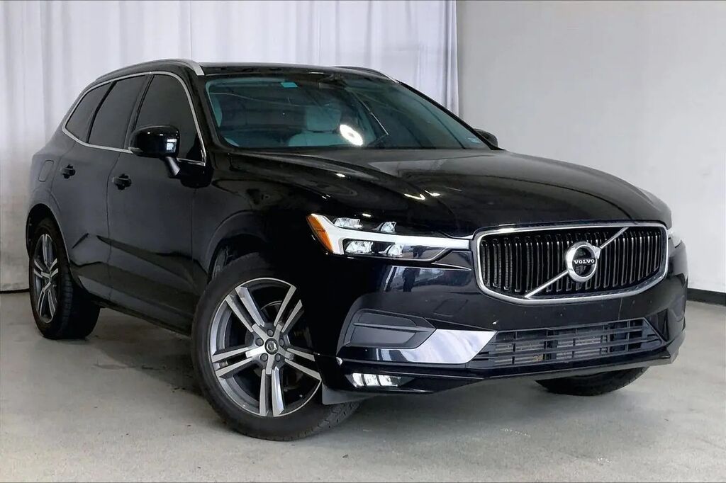 2021 Volvo XC60 T5 Momentum — photo 1 of 14