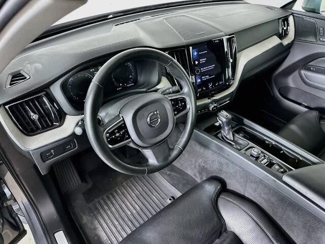 2021 Volvo XC60 T5 Inscription — photo 1 of 12